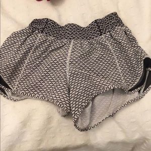 Lulu lemon Hotty Hot shorts 2.5”